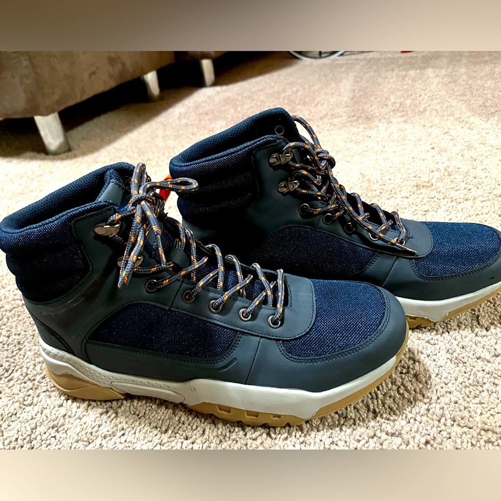 Navy men’s boots. Very lightly worn.